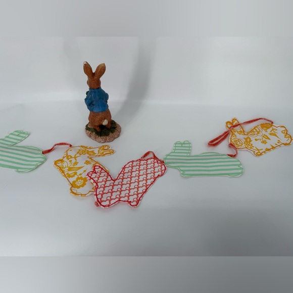 Threshold Rabbit Colorful Banner & Peter Rabbit Figurine - Picture 7 of 10